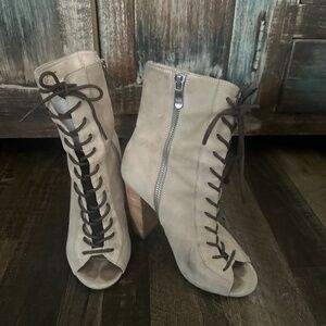 KRISTIN CAVALLARI CHINESE LAUNDRY LACE UP BOOT BOOTIE SZ 6